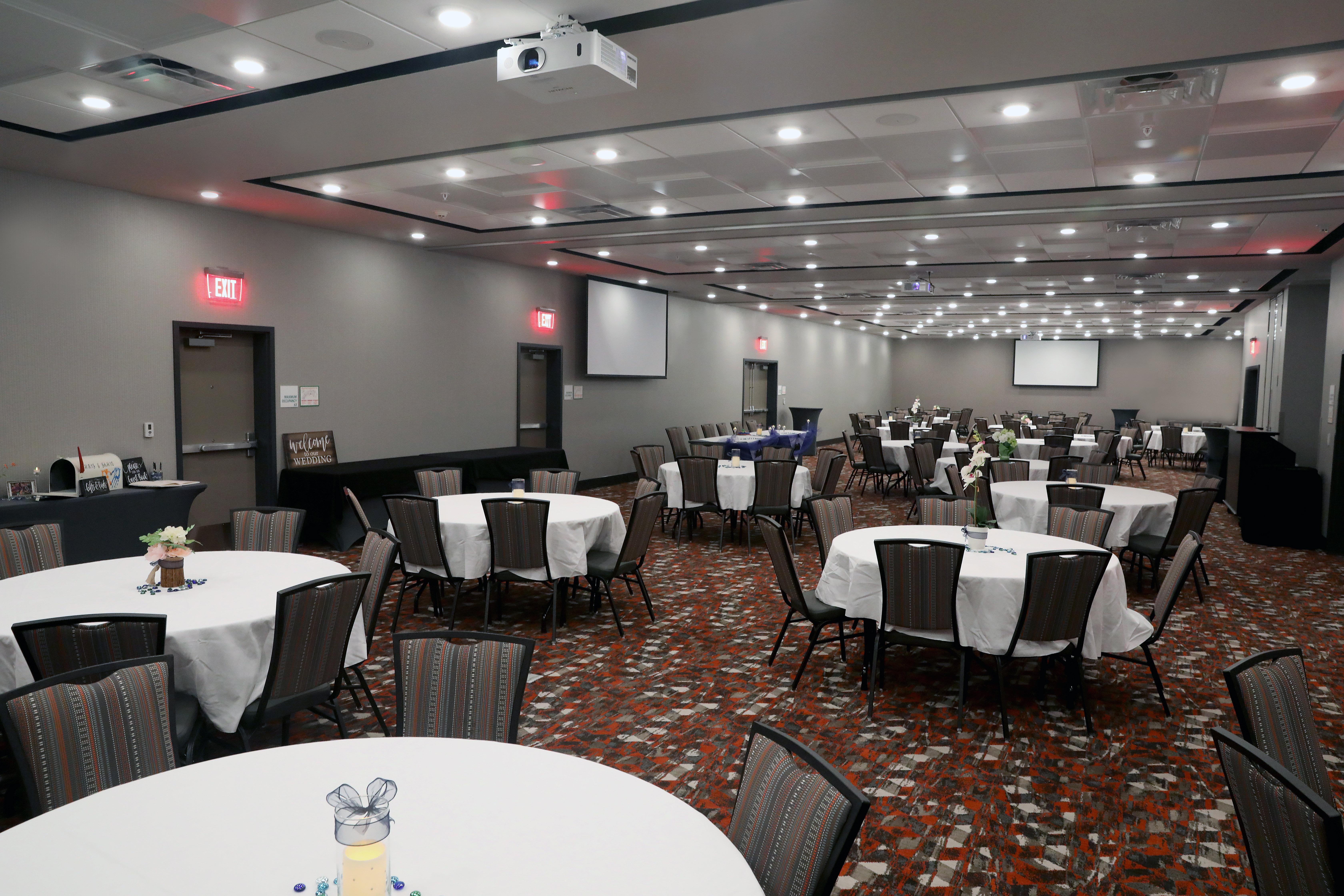 Holiday Inn & Suites Sioux Falls - Airport By Ihg Esterno foto